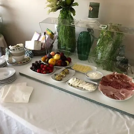 Perla Nel 住宿加早餐酒店 普蒂尼亚诺